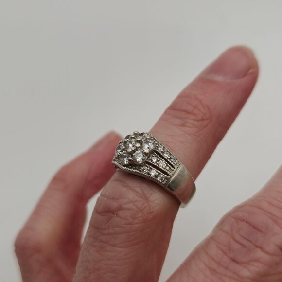 Size 5.25 Sterling Silver Cluster Cute Cubic Zirconia Gems Ring A2632 - Picture 5 of 9